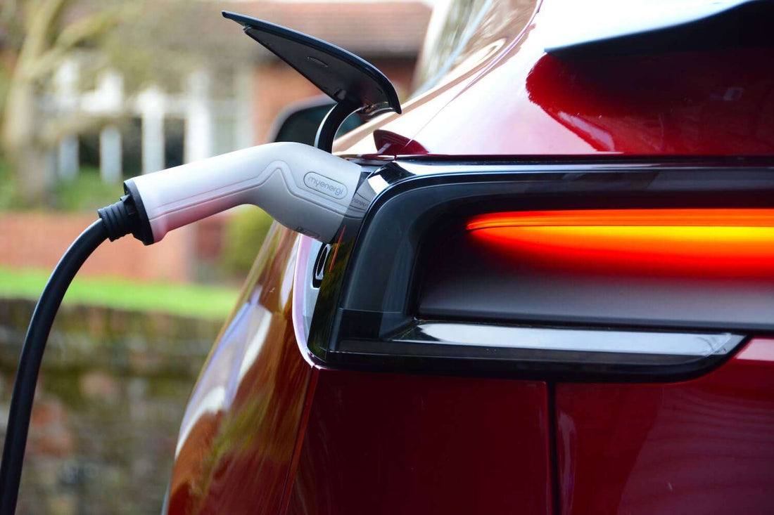 Tesla Model Y συνδεδεμένο με Wallbox οικιακό φορτιστή